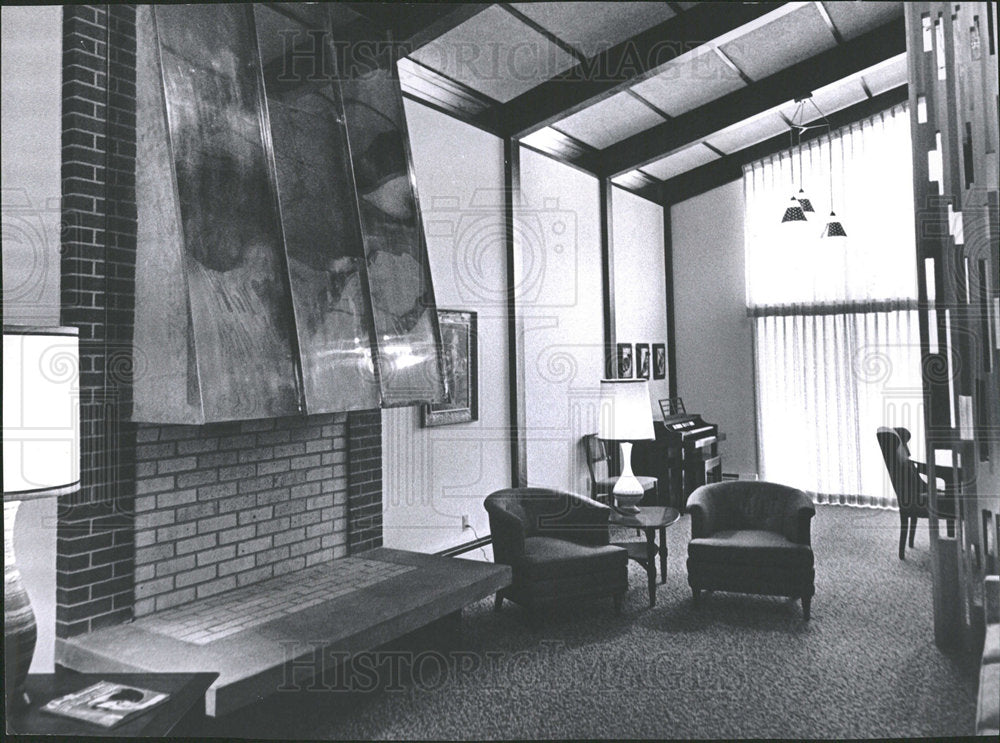 1962 Press Photo Family Nine Children Soar Celing Place - Historic Images