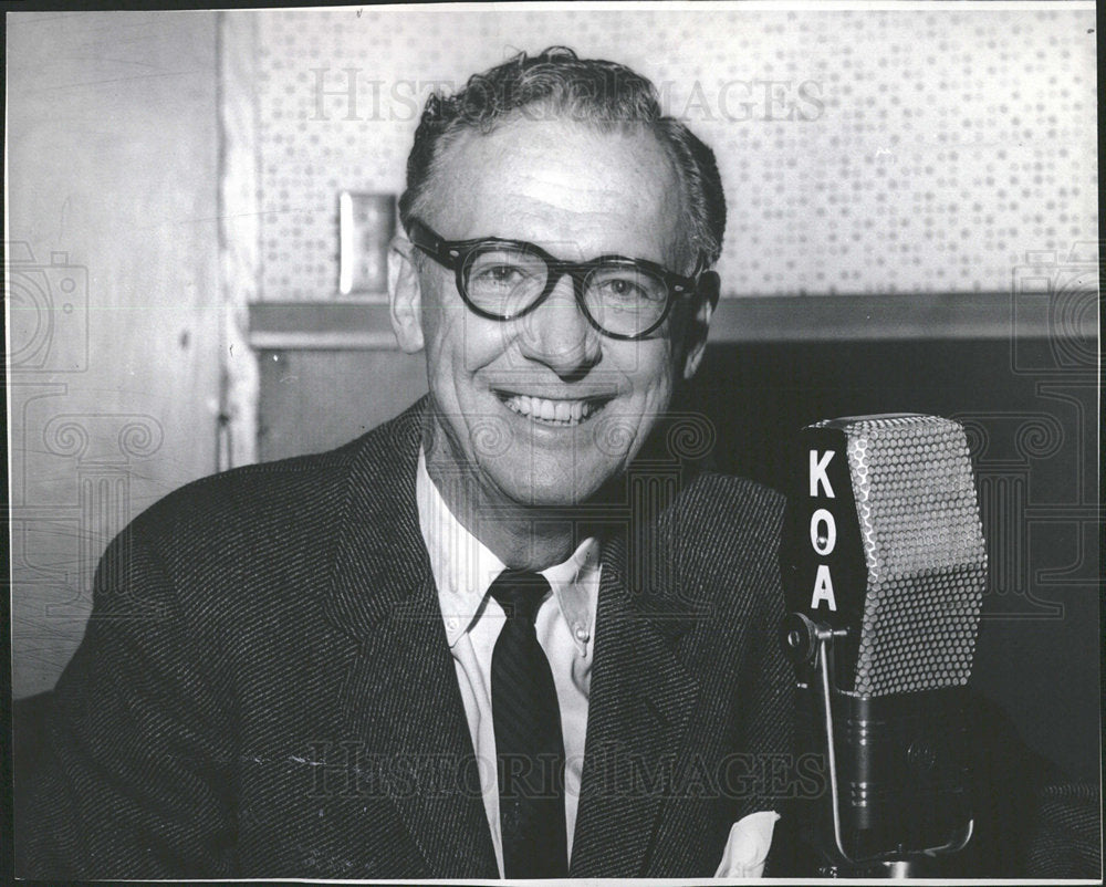 1962 Press Photo Bill Barker Newspaper columnist Snap  - Historic Images
