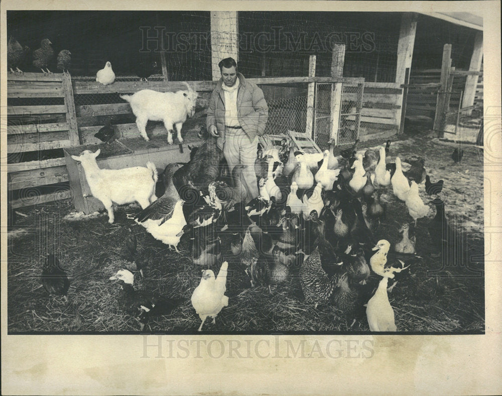 1980 Press Photo Robert Hawkins wild animals - Historic Images