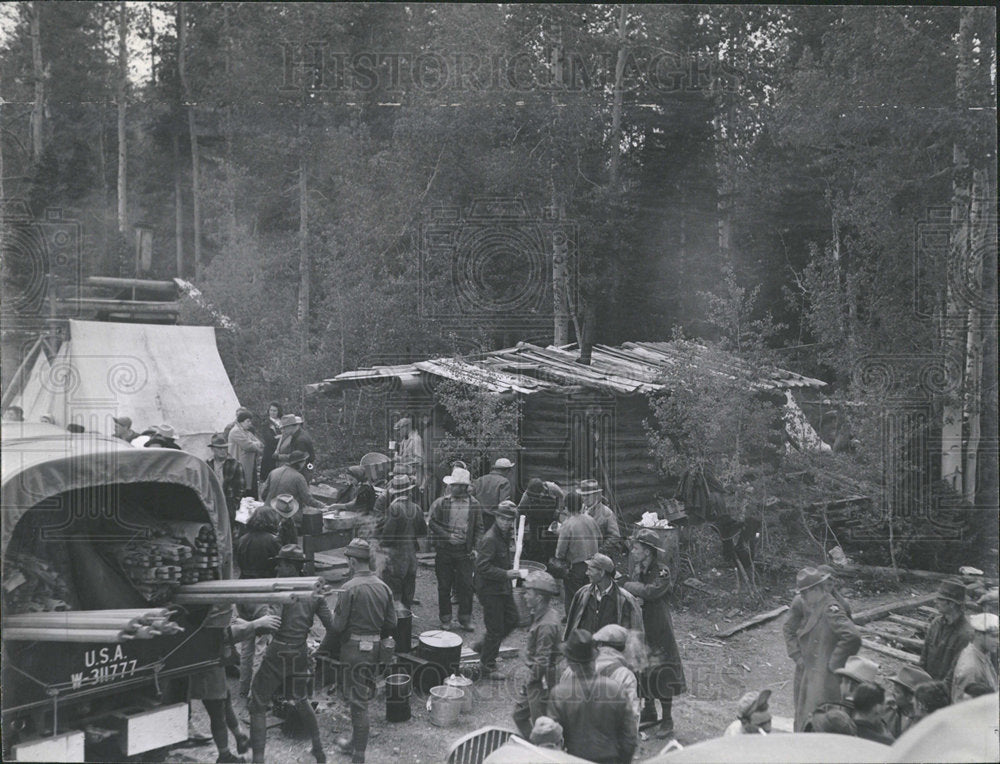1939 Press Photo Charles Hixon boys cabin Forest fish - Historic Images