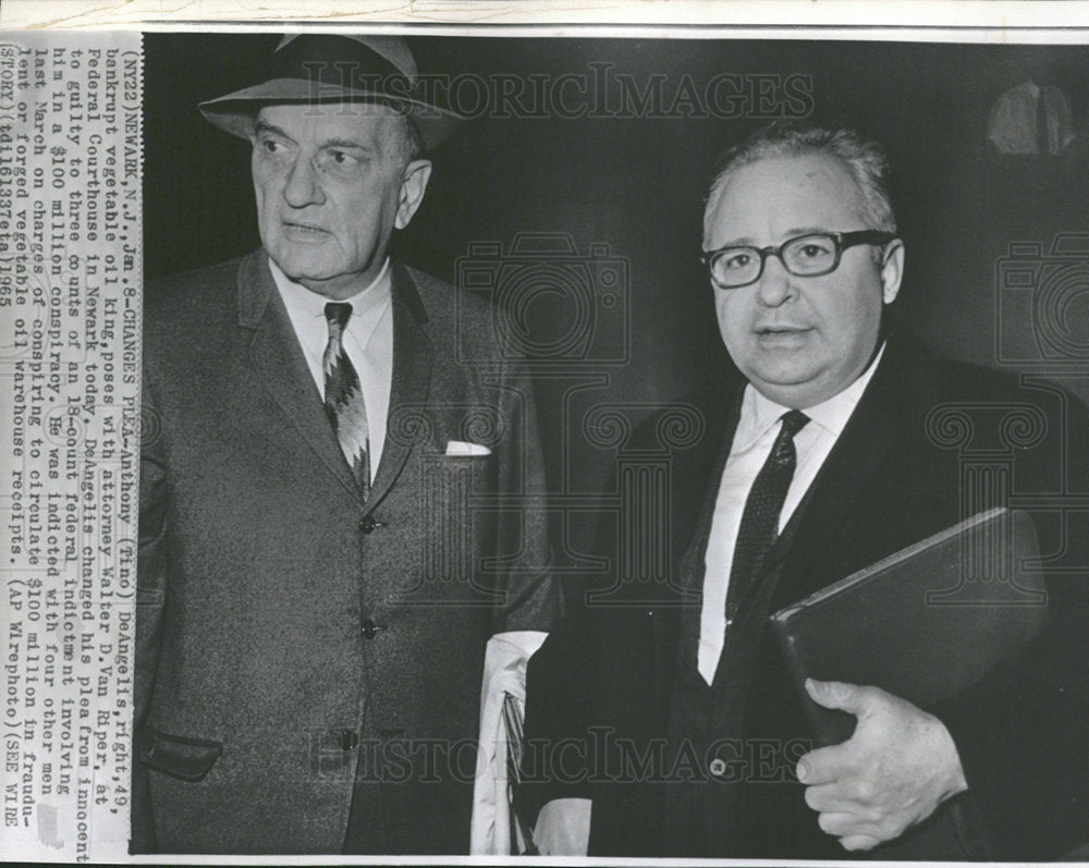 1965 Press Photo DeAngelis attorney Riper bankrupt - Historic Images
