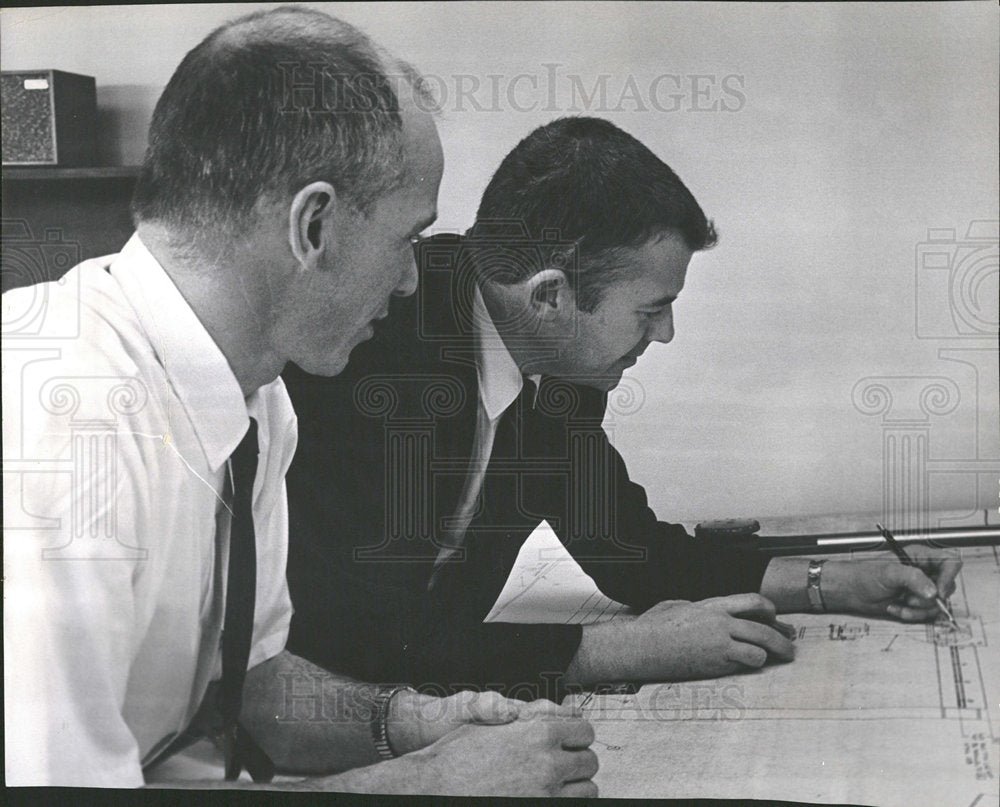 1968 Press Photo Robert E. Barber Mechanical Engineer - Historic Images