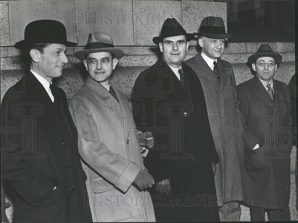 1938 Press Photo Thomas Dines Dinner Party Businessmen - Historic Images