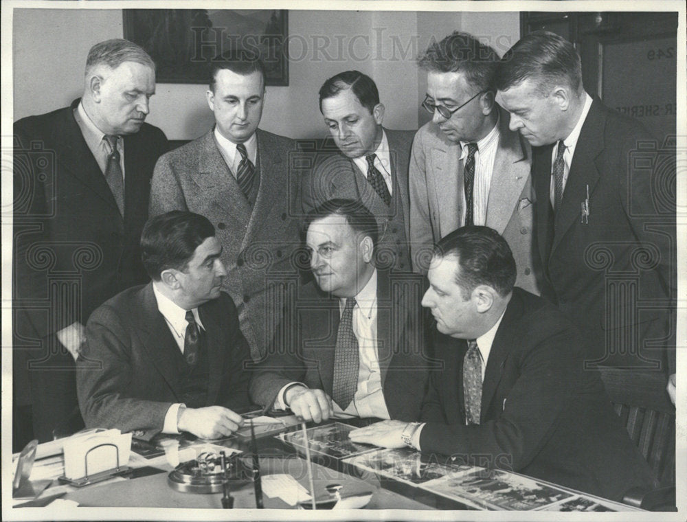 Press Photo Gettle Kidnapping Investigators Gathered - Historic Images