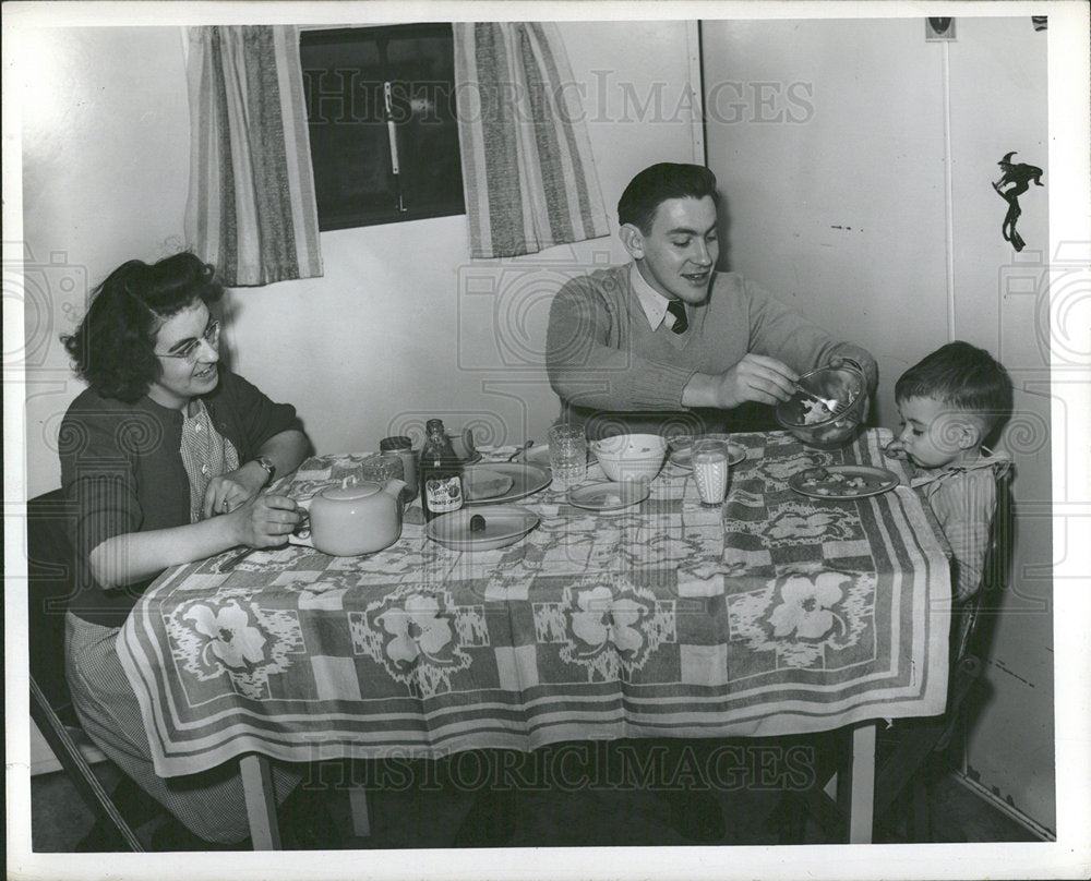 1946 Press Photo Mr. Gilpih trailer Michigan State - Historic Images