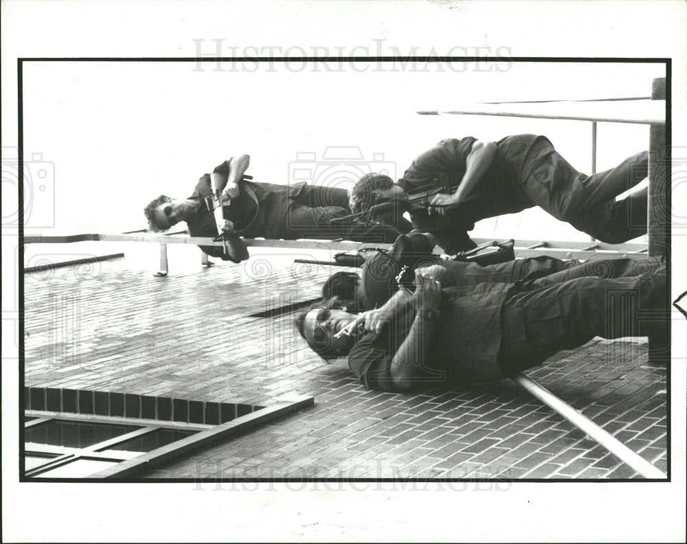 1981 Press Photo Men Justice Department SWAT FBI - Historic Images