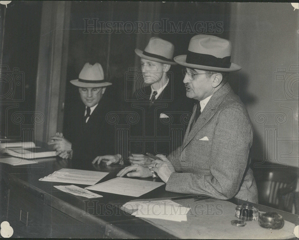 1935 Press Photo men conspiracy grand larceny bond - Historic Images