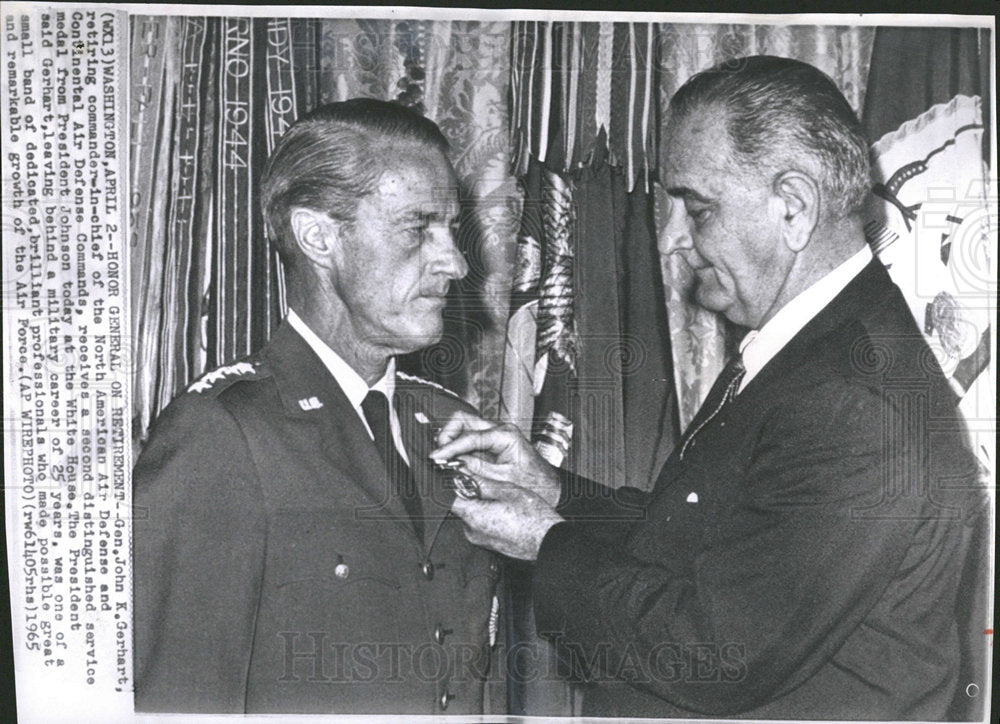 1966 Press Photo General John K. Gerhart Awarded Medal - Historic Images