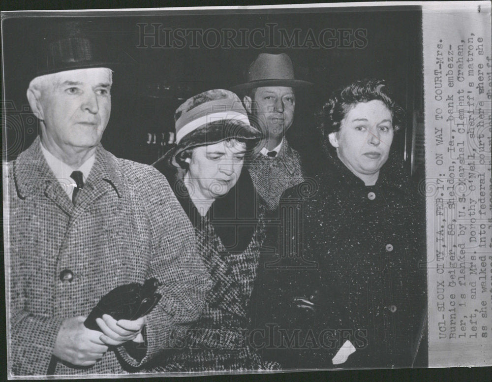1961 Press Photo Mrs. Burnice Geiger, Financial Fraud - Historic Images