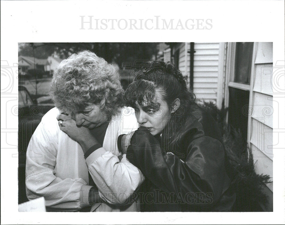 1990 Press Photo Brandy Bennet sister aunt fatal fire - Historic Images
