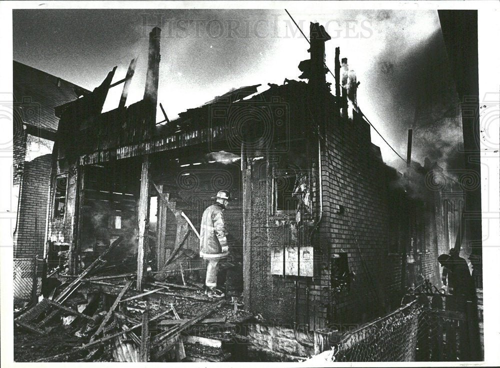 1981 Press Photo back house small children died fire - Historic Images