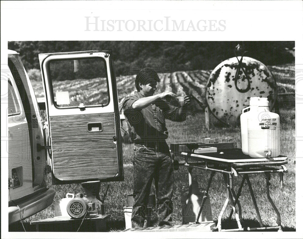 1992 Press Photo TIM PRUDEN RESEARCH TECHNICIAN - Historic Images