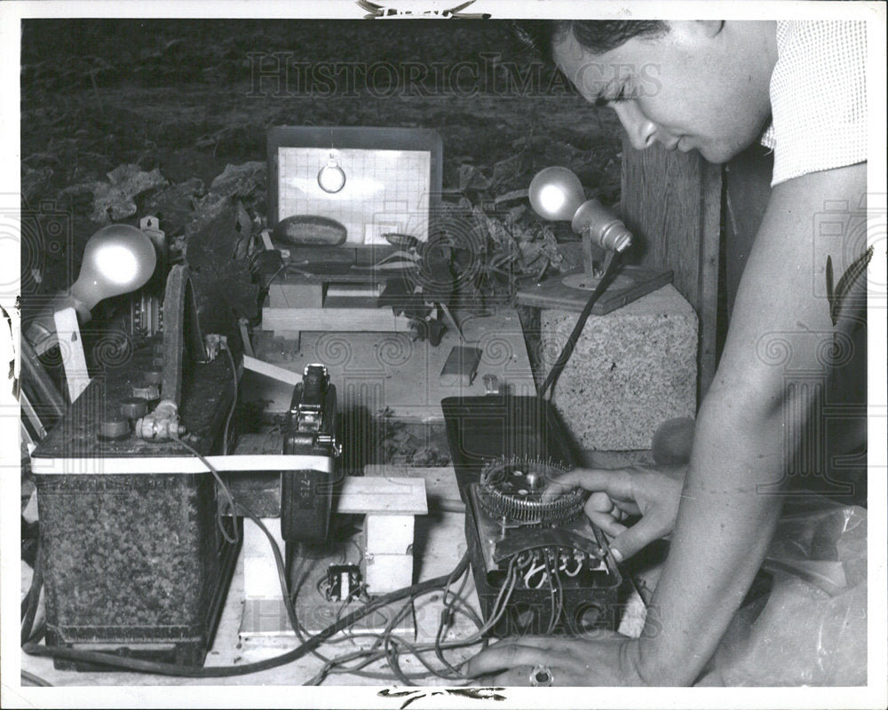 1965 Press Photo man research Michigan State University - Historic Images