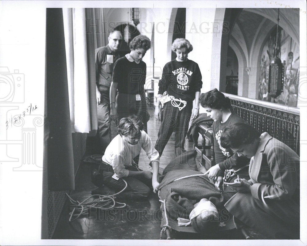 1960 Press Photo Michigan State rescue team University - Historic Images