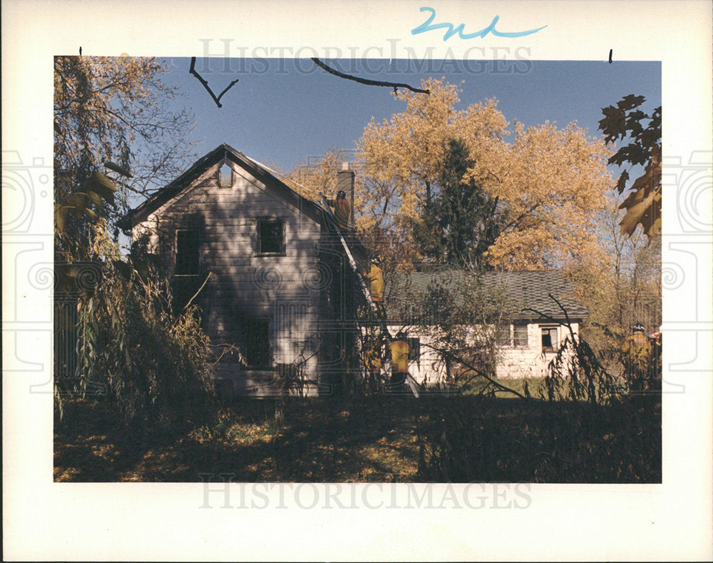 1987 Press Photo Farmhouse Fire Firefighters Killed - Historic Images