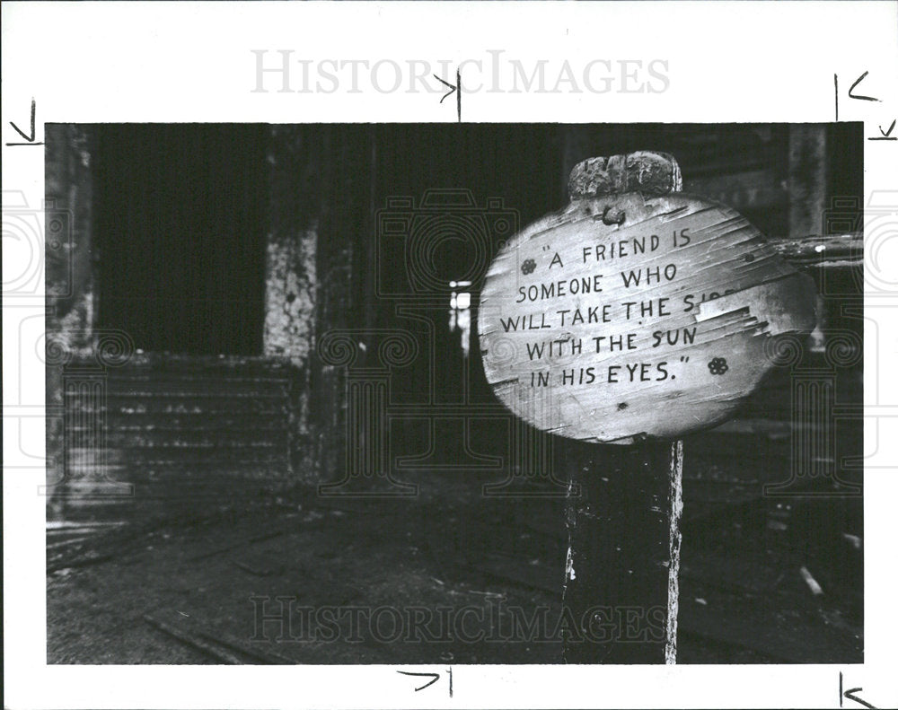 1990 Press Photo Painted Sign Detroit Fire Casualty  - Historic Images
