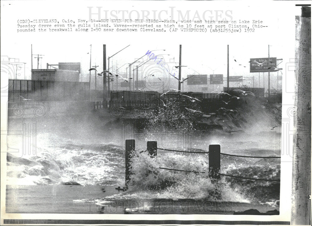 1972 Press Photo Lake Erie Cleveland High Waves - Historic Images