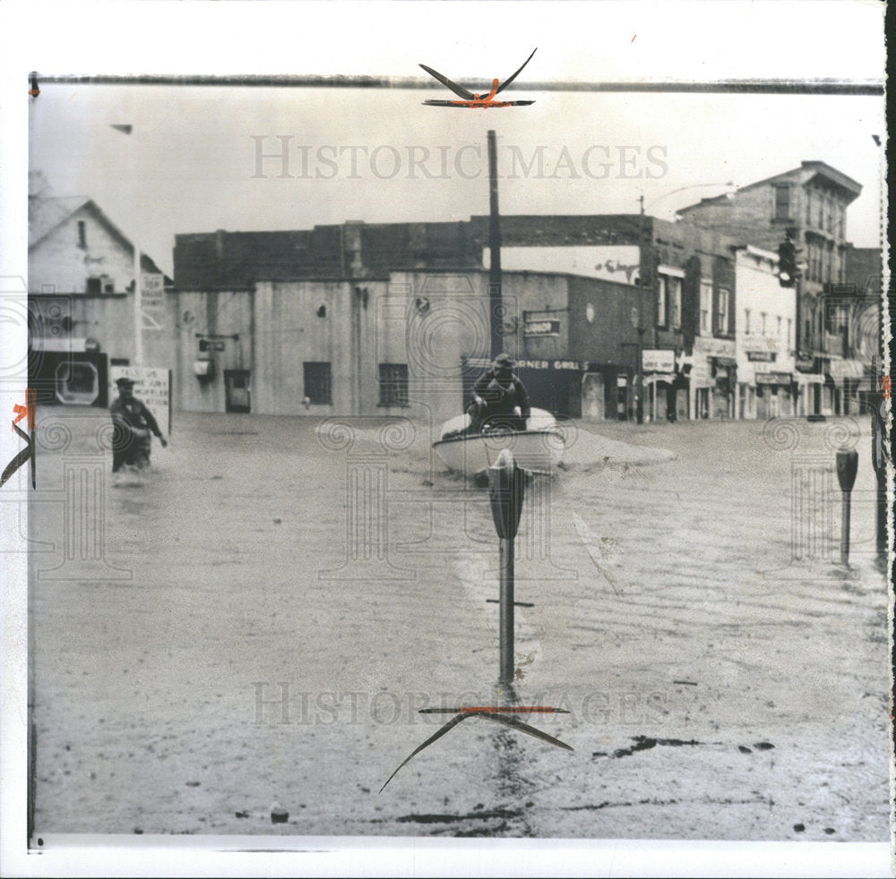 1959 Press Photo Mount Vernon Flood Motor Boat Workers - Historic Images