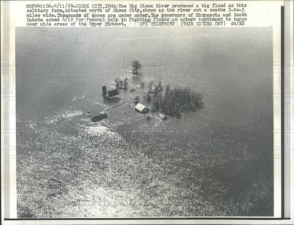 1969 Press Photo Iowa Floods - Historic Images