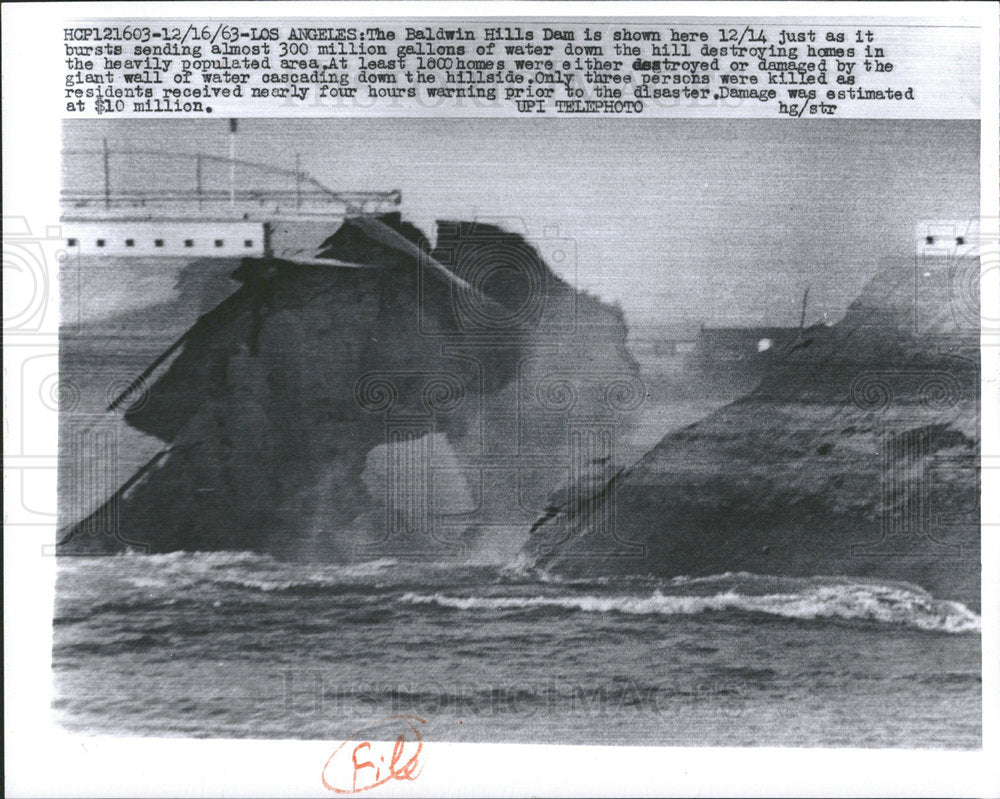 1963 Press Photo Baldwin Hills Dam bursting in L.A. - Historic Images