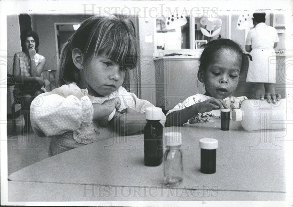 1972 Press Photo Poison Carin Kanigowski - Historic Images