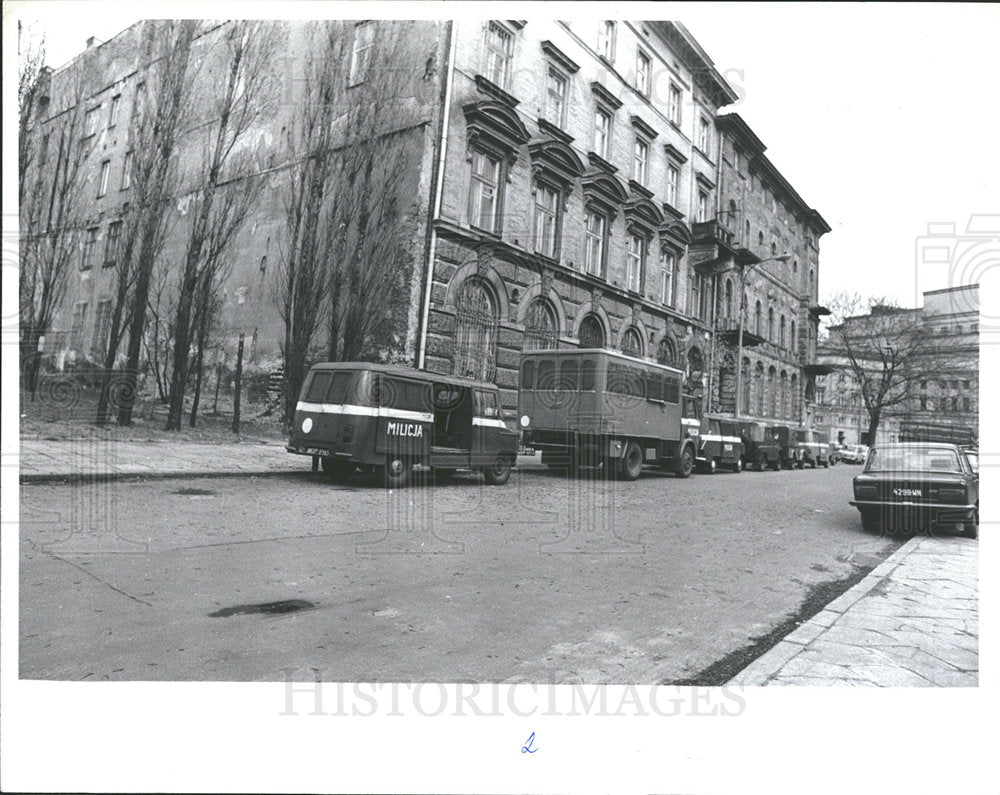1982 Press Photo Militia vehicles anti-riot Warsaw - Historic Images