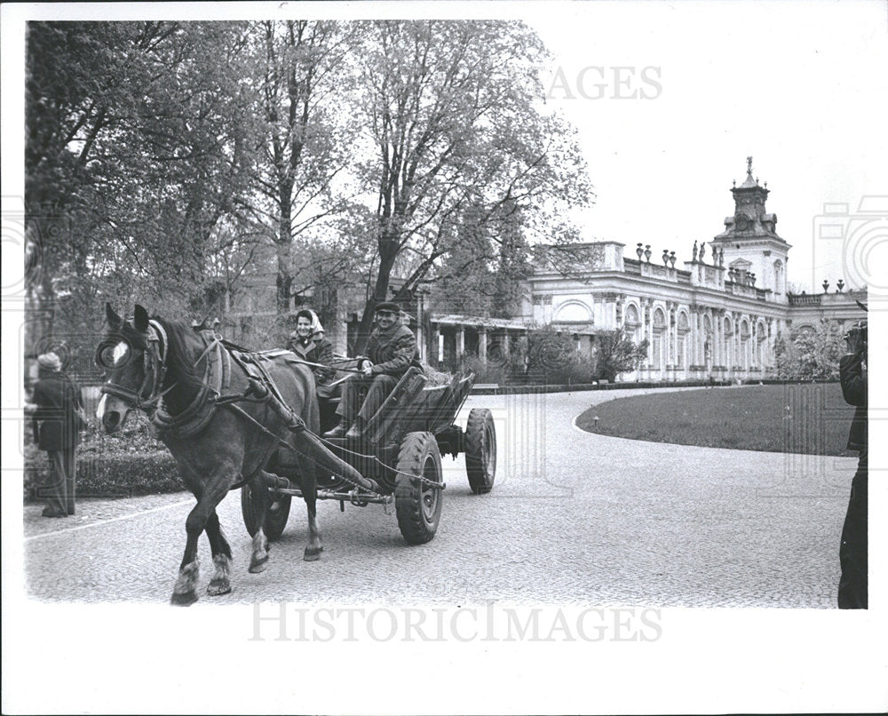 1978 Press Photo Poland Palace Outside City Of Warsaw - Historic Images
