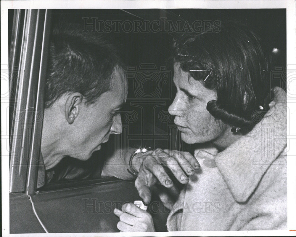 1964 Press Photo Carl and Josephine Emmons Gun Accident - Historic Images