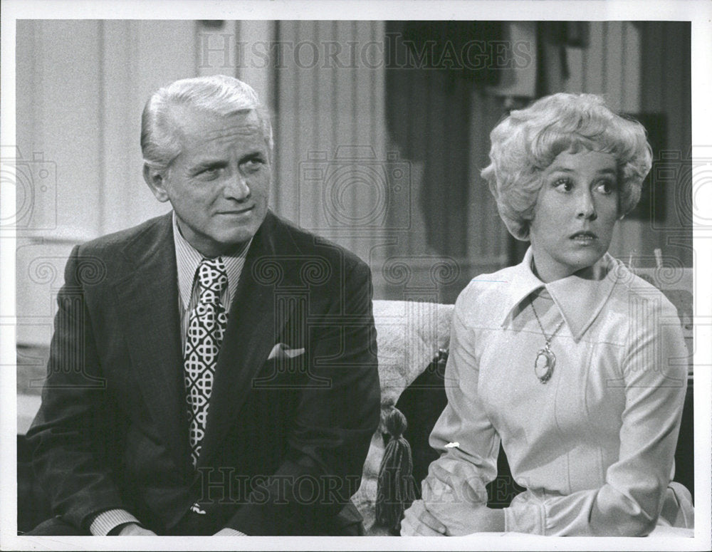 1976 Press Photo Georgia Engel Ted Knight - Historic Images