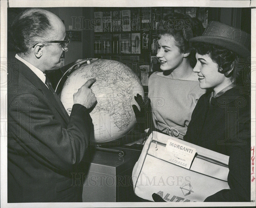 1960 Press Photo Cesare Morganti Models Peterson - Historic Images