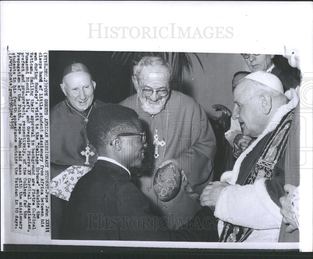 1958 Photo Pope John XXIII Greets African Missionary - Historic Images