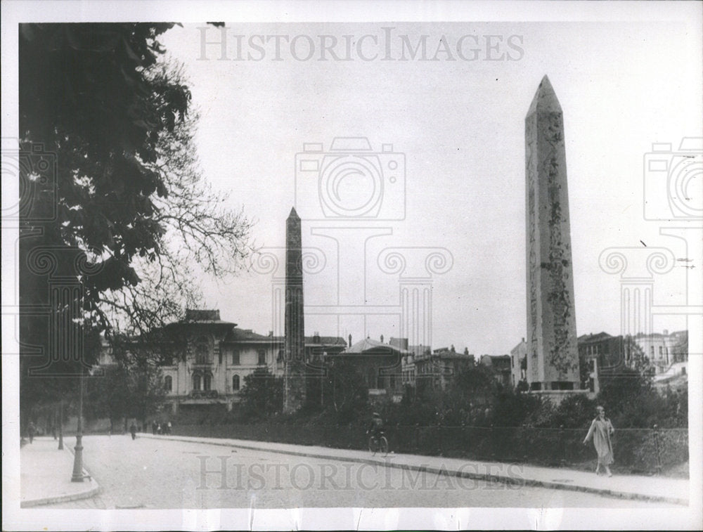 1937 Press Photo pair obelisks Istanbul - Historic Images