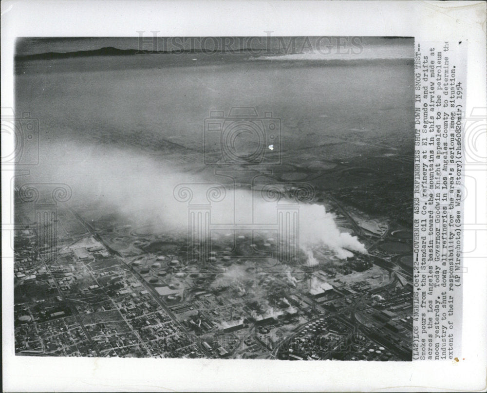 1954 Standard Oil Co. Refinery Smoke - Historic Images