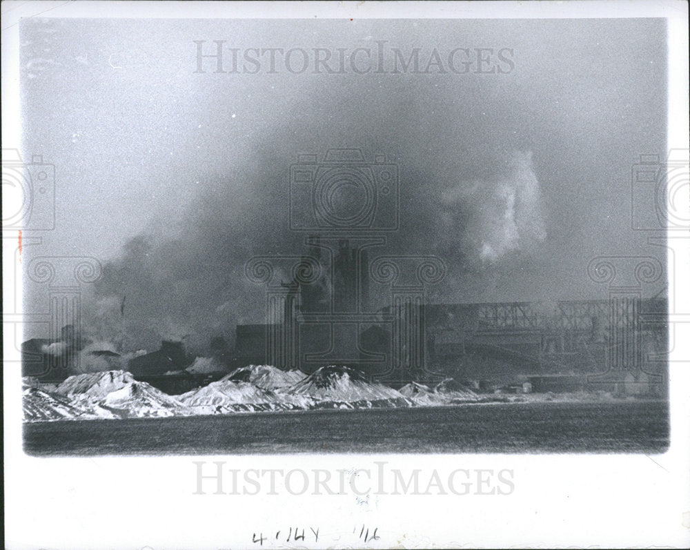 1965 Press Photo Zug Island Air Pollution Cloud - Historic Images