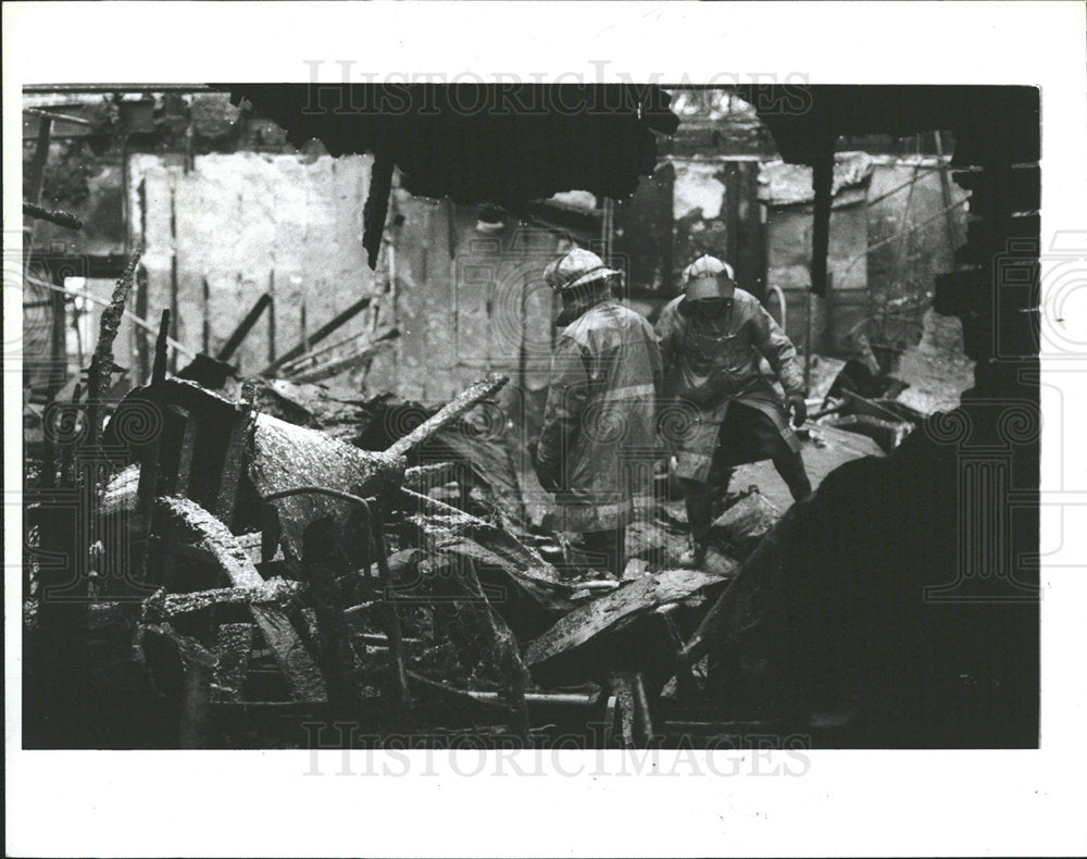 1987 Press Photo Furniture Store Fire Damage Interior - Historic Images