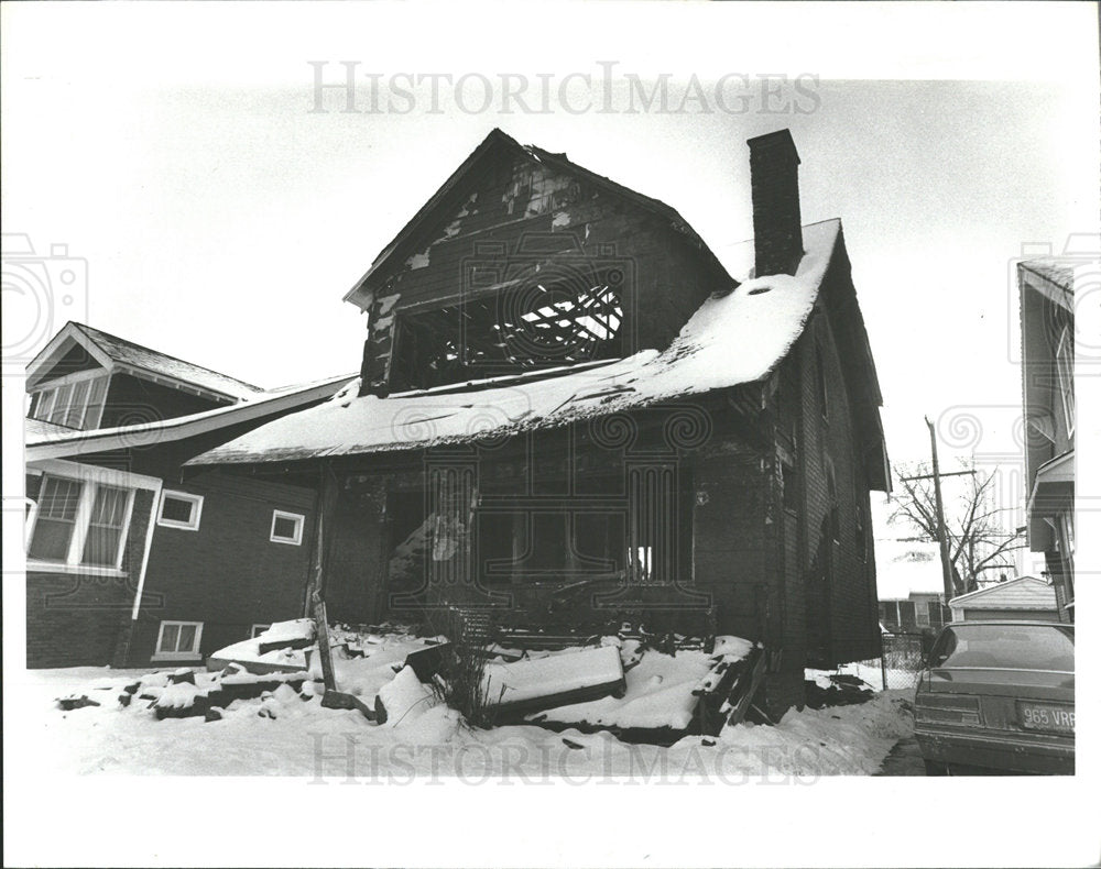 1988 Press Photo Suspected Crack House Burned Out - Historic Images