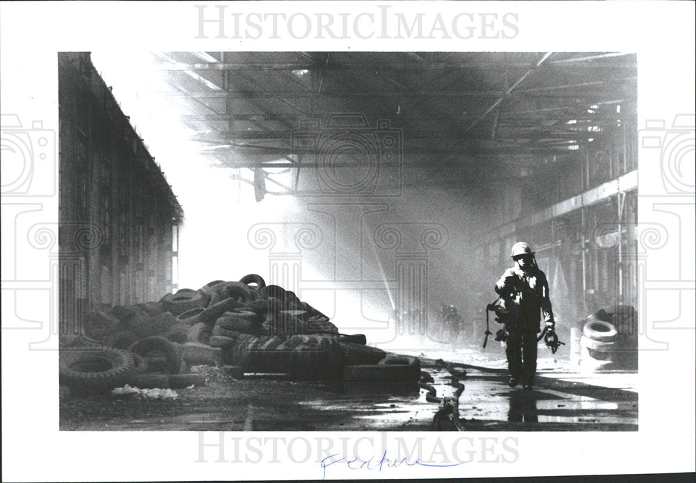 1992 Press Photo Detroit Abandoned Warehouse Burned - Historic Images