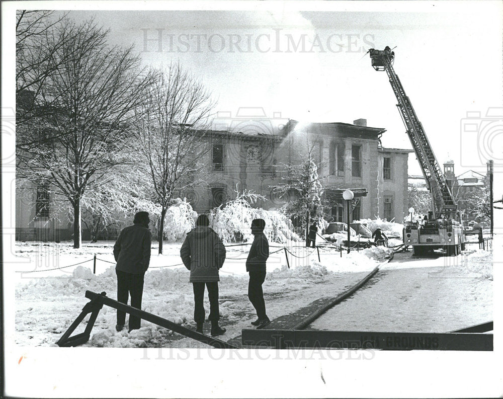 1981 Press Photo Univ Michigan Economics Building Fire - Historic Images