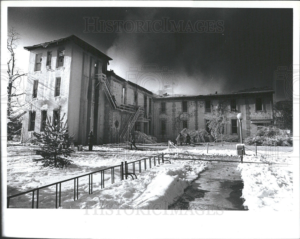 1981 Press Photo Univ Mich Economics Bldg After Fire - Historic Images