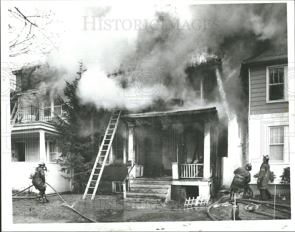 1985 Press Photo Detroit Residential Street Fire Damage - Historic Images
