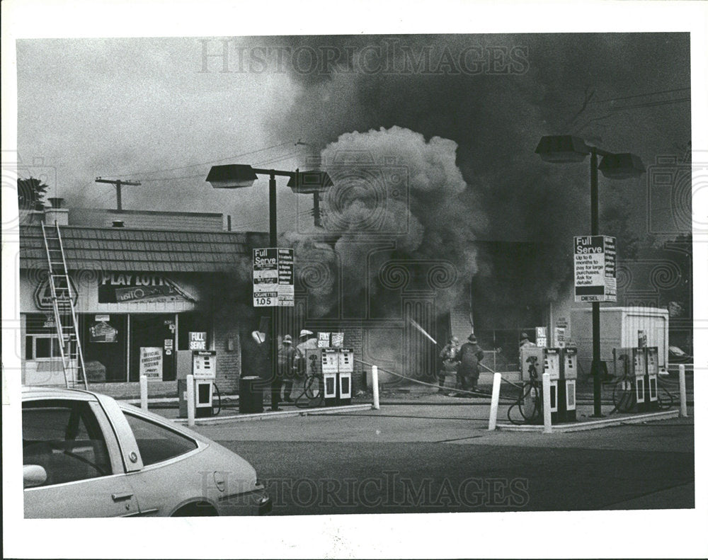 1986 Press Photo Detroit Firefighters Marathon Gas - Historic Images