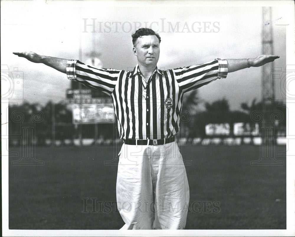 1942 Press Photo Football Unsportsmanlike Conduct - Historic Images