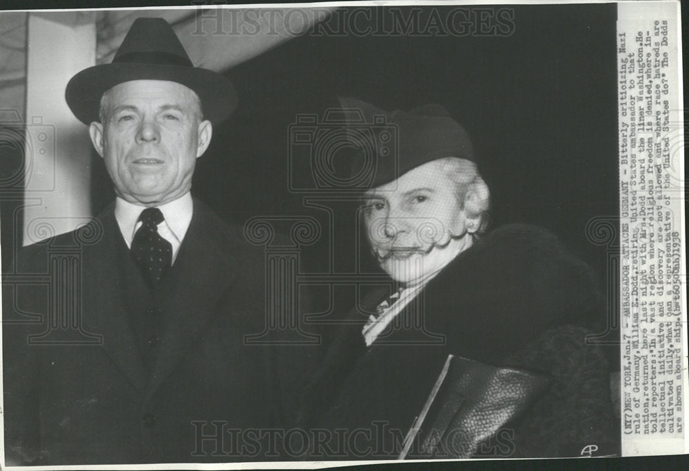 1938 Press Photo Amb Dodd With Wife Criticizes Germany - Historic Images