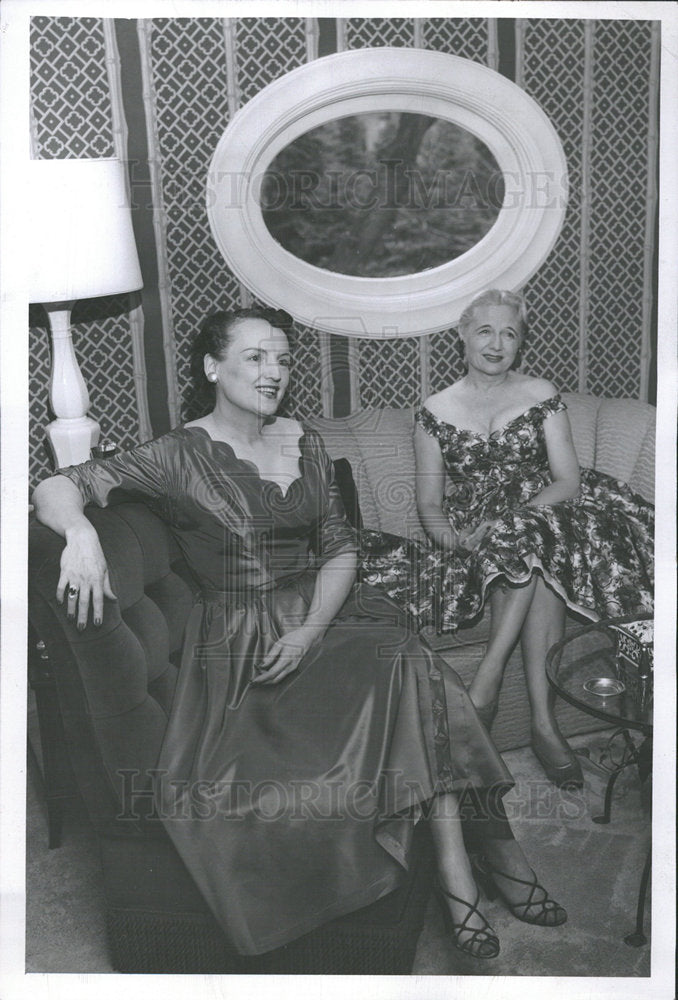 1954 Press Photo Gail Ireland John Hurtt - RRY07445 - Historic Images