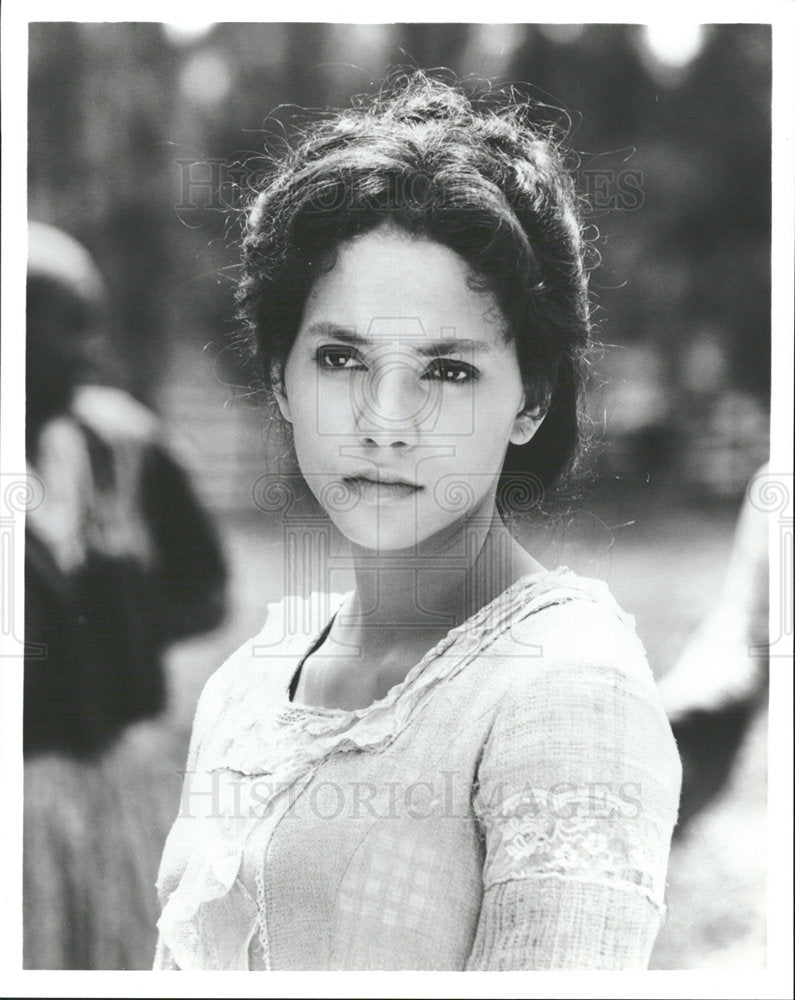 1993 Press Photo Actress Halle Berry - Historic Images