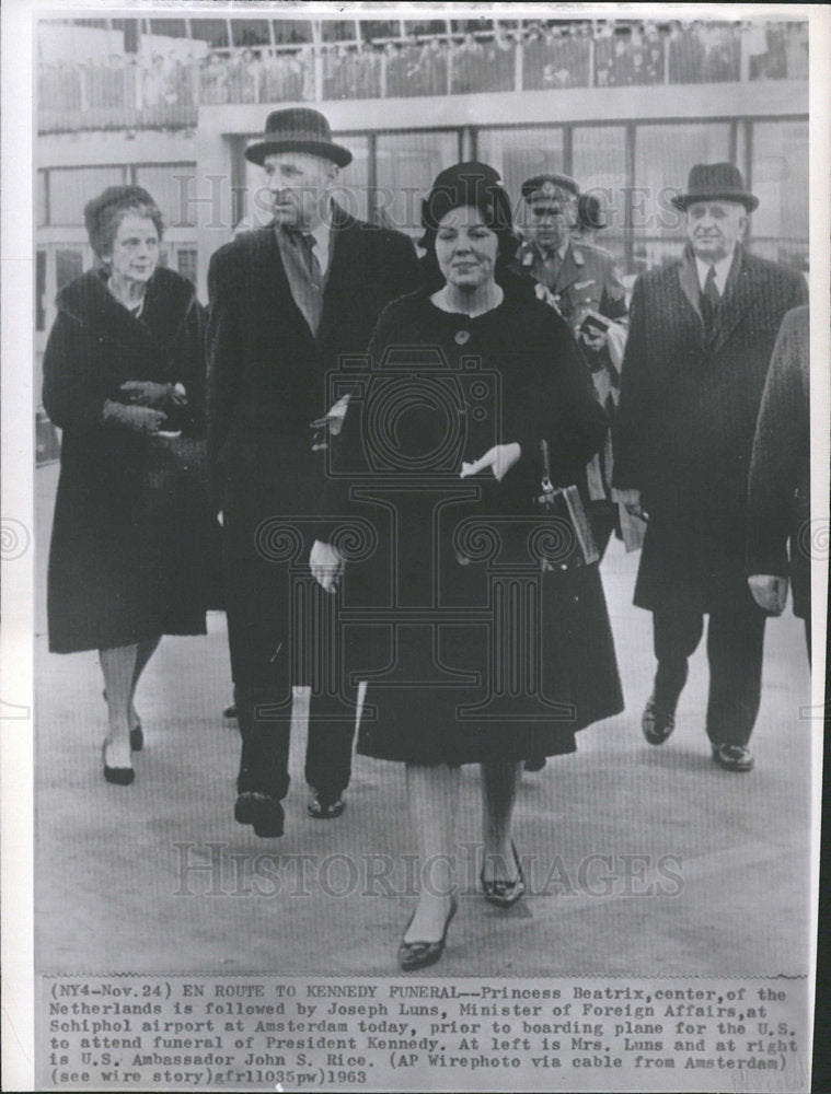 1963 Press Photo Crown Princess Beatrix attends funeral - Historic Images