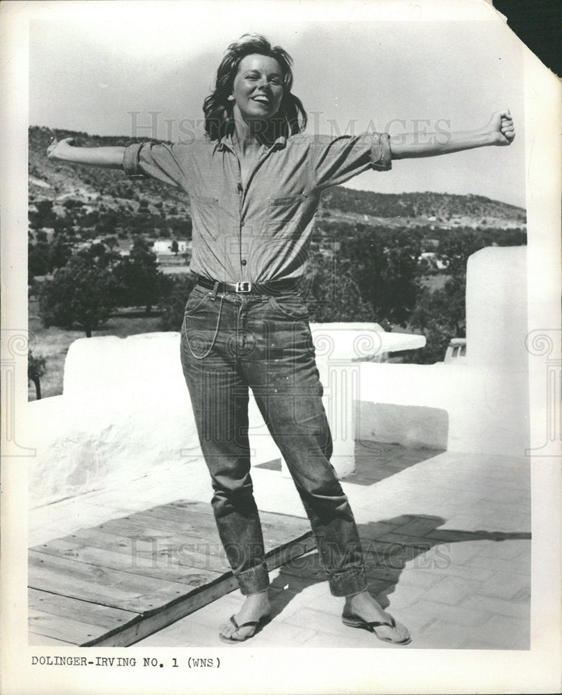 1972 Press Photo Artist Edith Irving - Historic Images