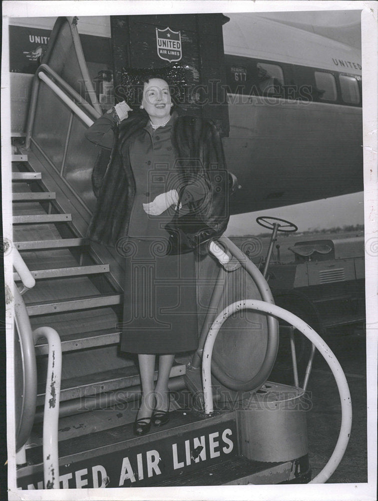 1952 Mrs. Gail L. Ireland holiday departed-Historic Images