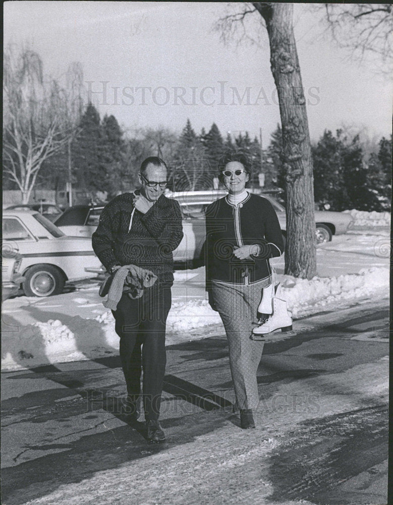1971 Press Photo Mr. & Mrs.l John Irving Denver - Historic Images