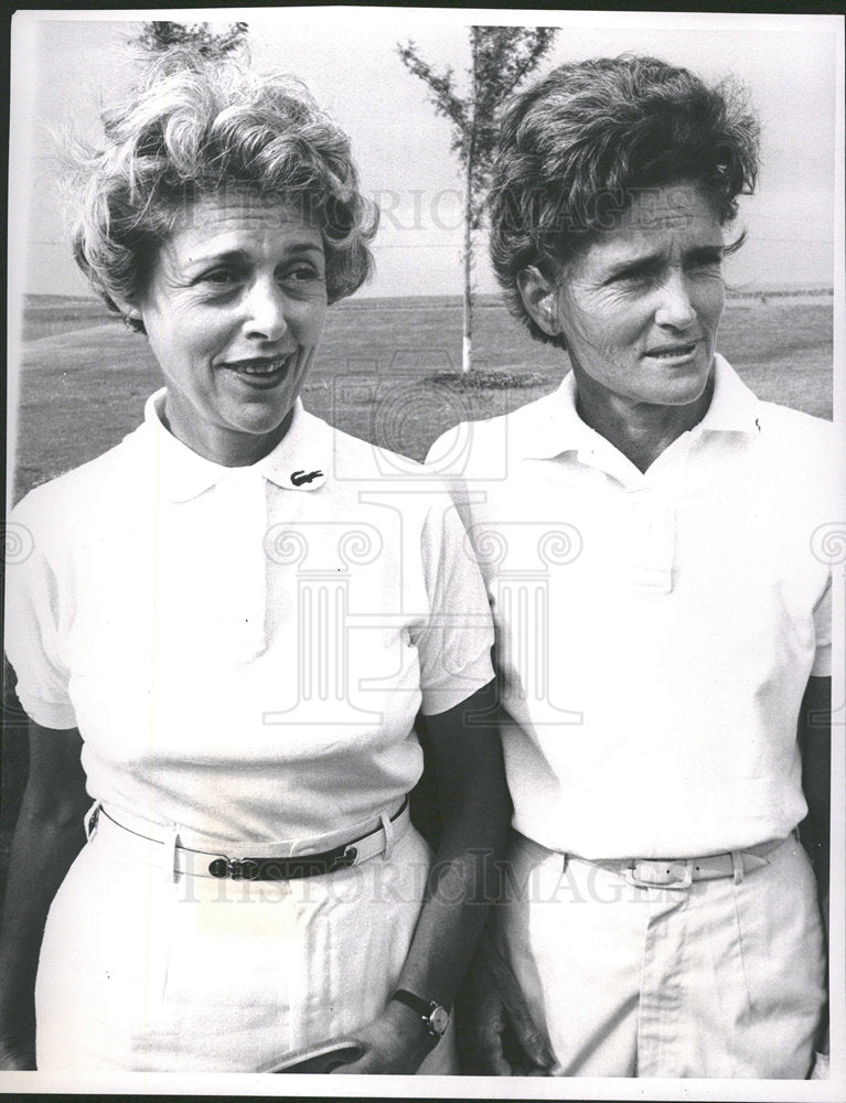 1961 Press Photo Mrs. Helen Hyman &amp; Minnie Lee Ashley - Historic Images